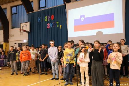 Otroci Osnovne šole Marije Vere Mi smo svet, mi smo otroci (73)